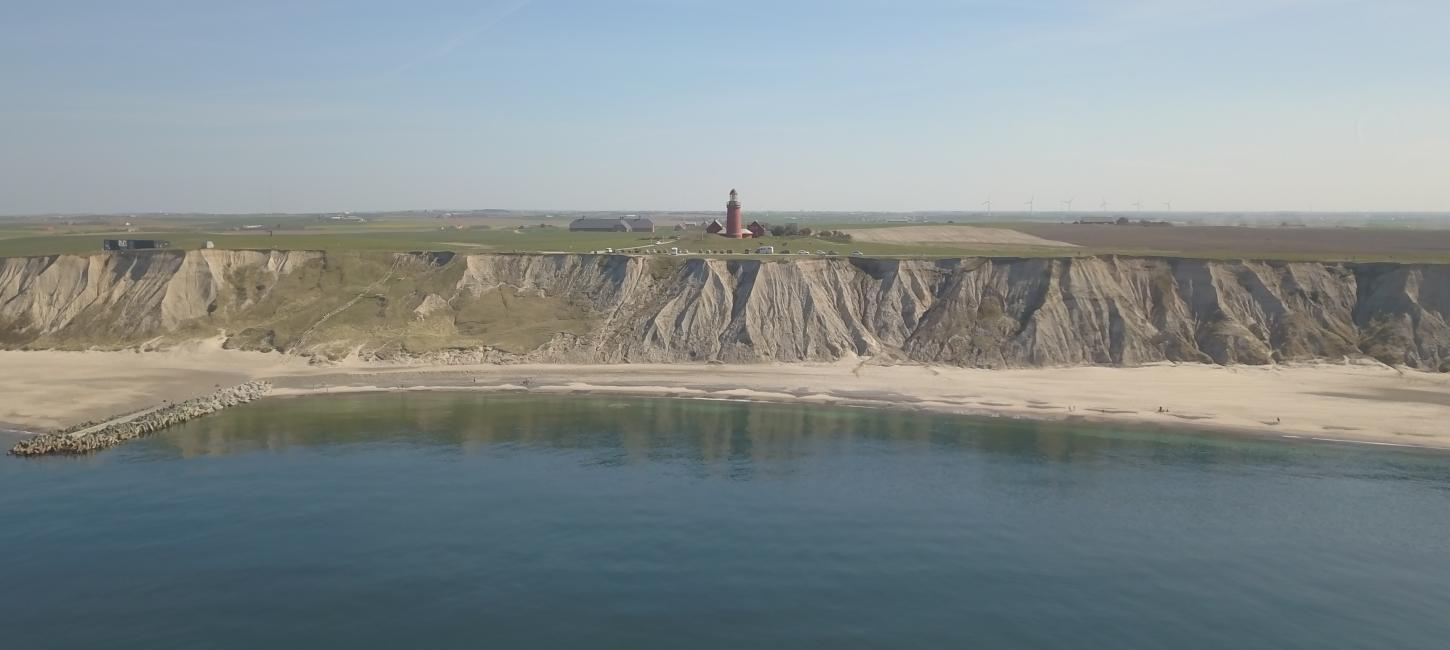 Bovbjerg klint og fyr set fra havet