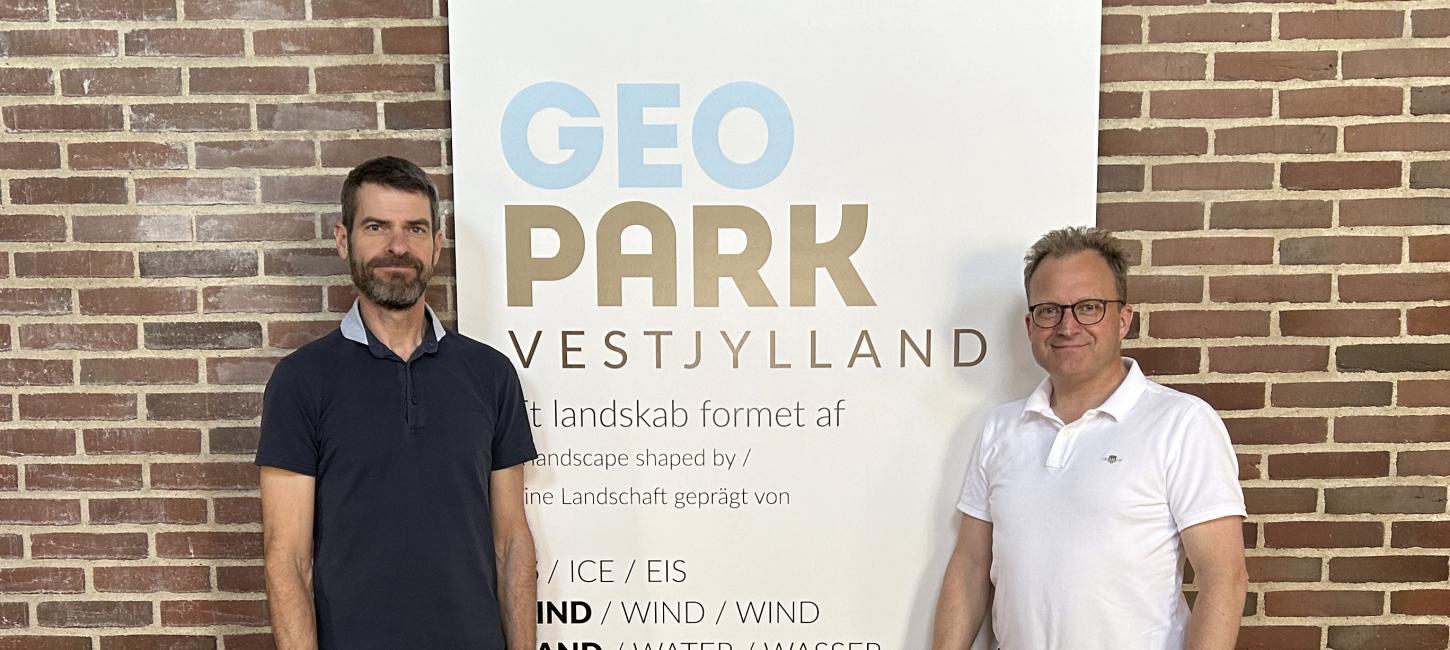 Anders Holm og Steffen Damsgaard ved Geopark Vestjylland tavle